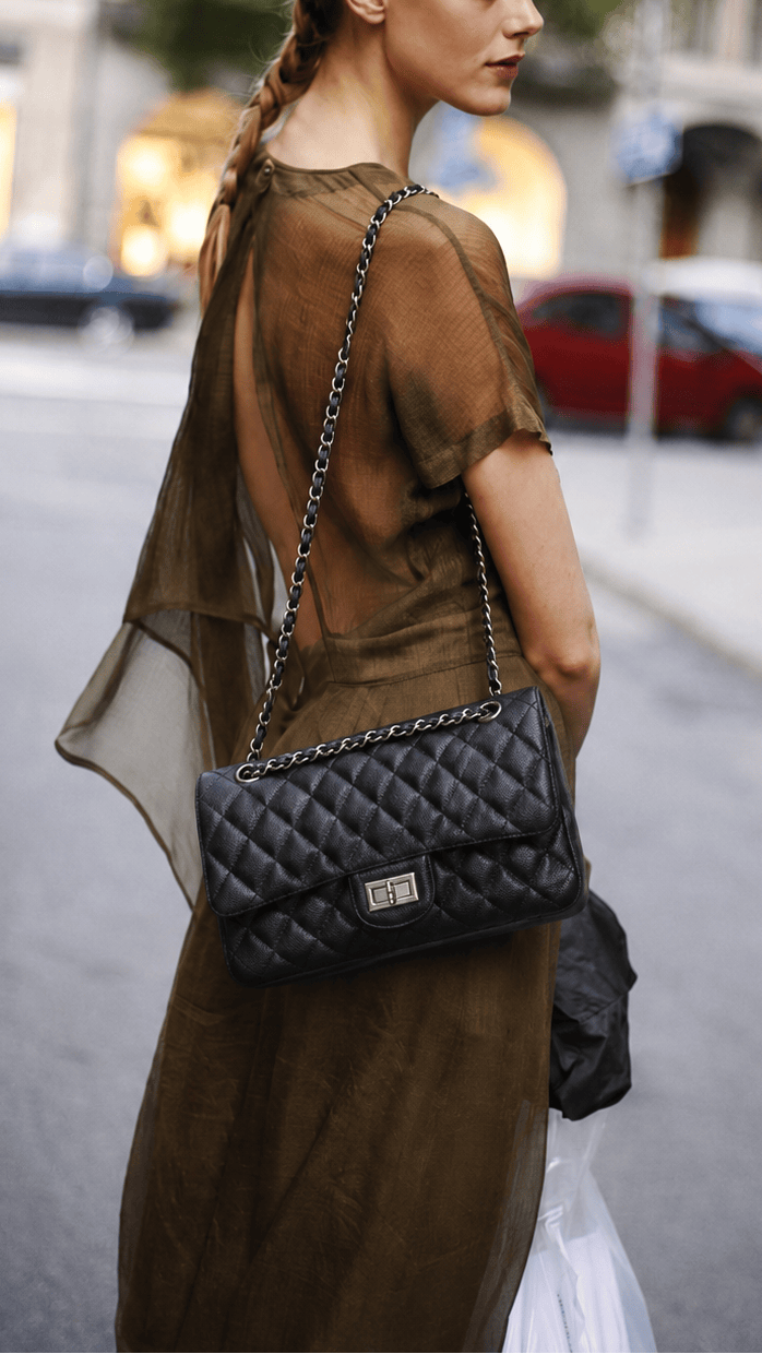Crossly Grain Black leather detail
