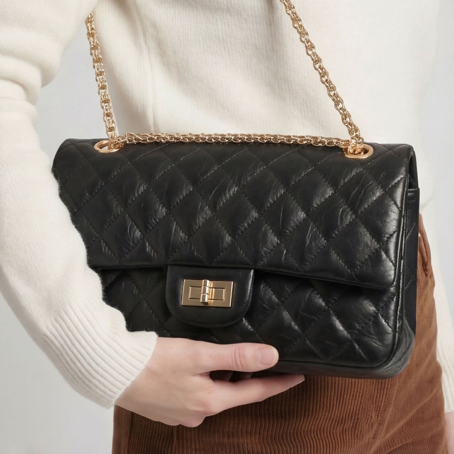 Crossly Grain Black leather detail