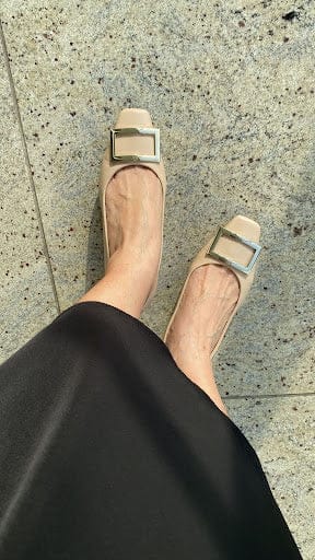Hope Roza’s shoes deliver a balance of style, functionality, and tailored comfort, ensuring optimal foot health and confidence.